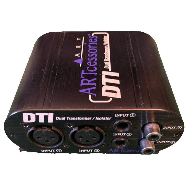 Pannello frontale dell'ART DTI Dual Transformer/Isolator con vari ingressi.