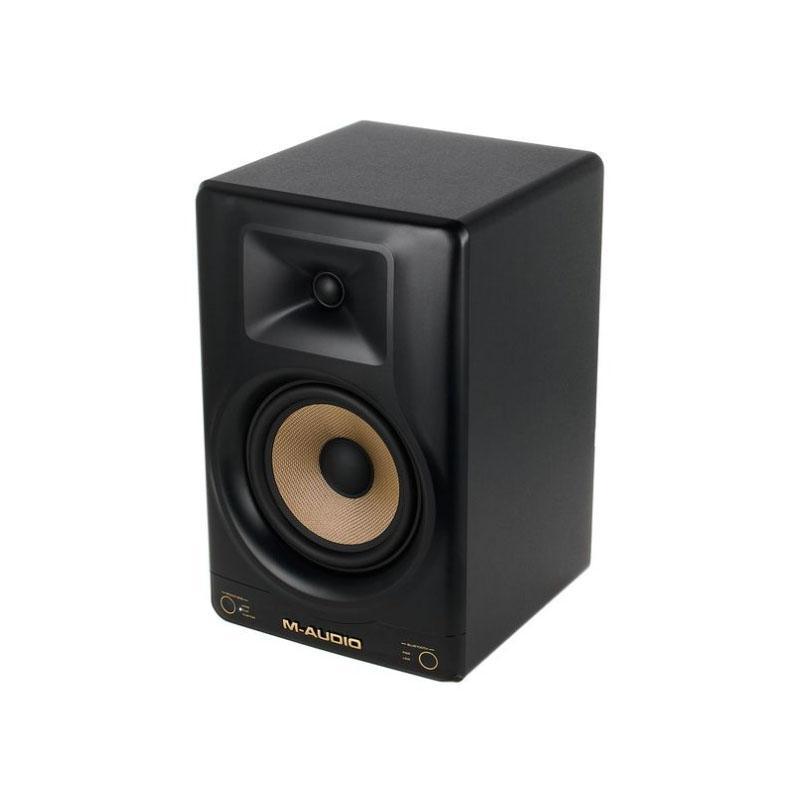 Vista frontale dell'altoparlante M-Audio Forty Sixty, con cono beige e rifinitura nera.