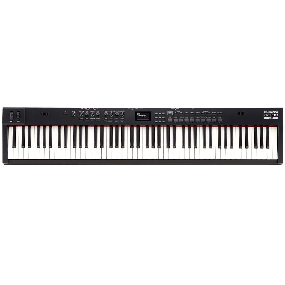 Tastiera digitale Roland RD-88 EX con tasti bianchi e neri e pannello di controllo nero, visto frontalmente.