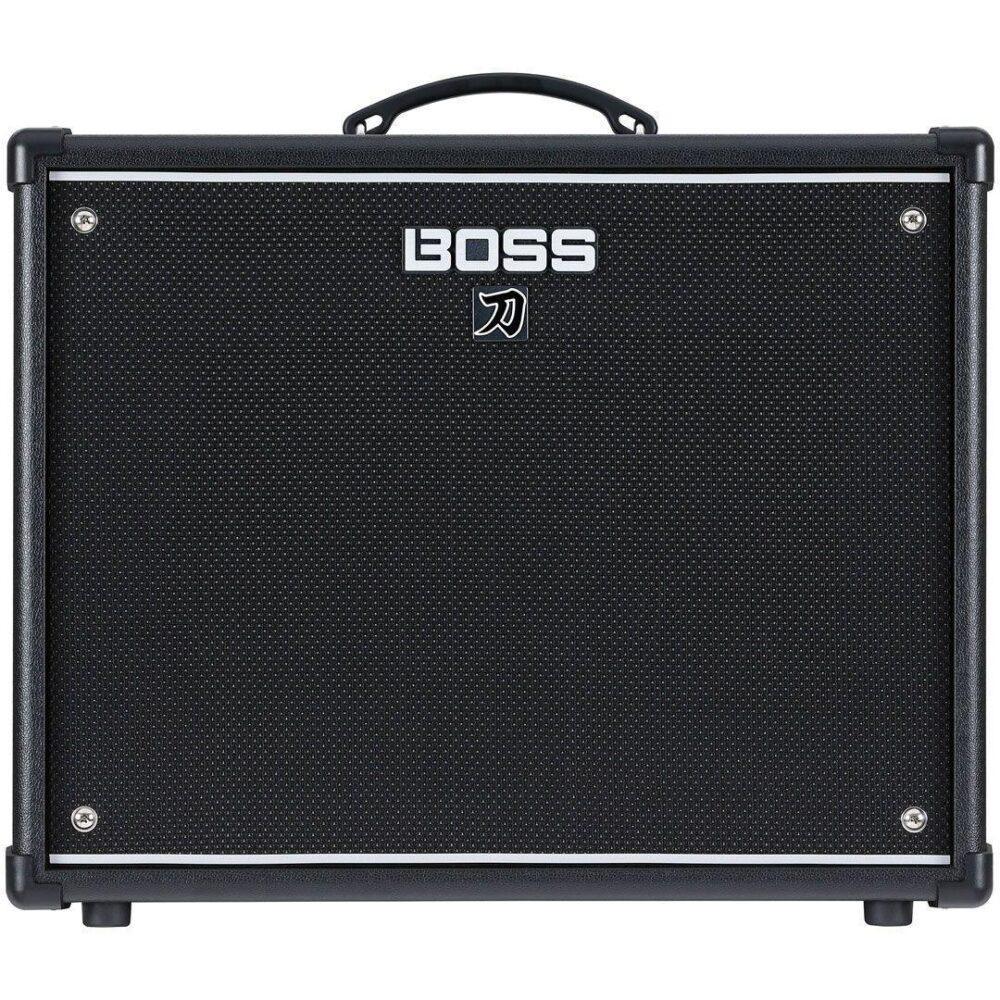 Amplificatore BOSS Katana 100 Gen 3 visto frontalmente, con logo BOSS ben visibile sulla griglia nera.