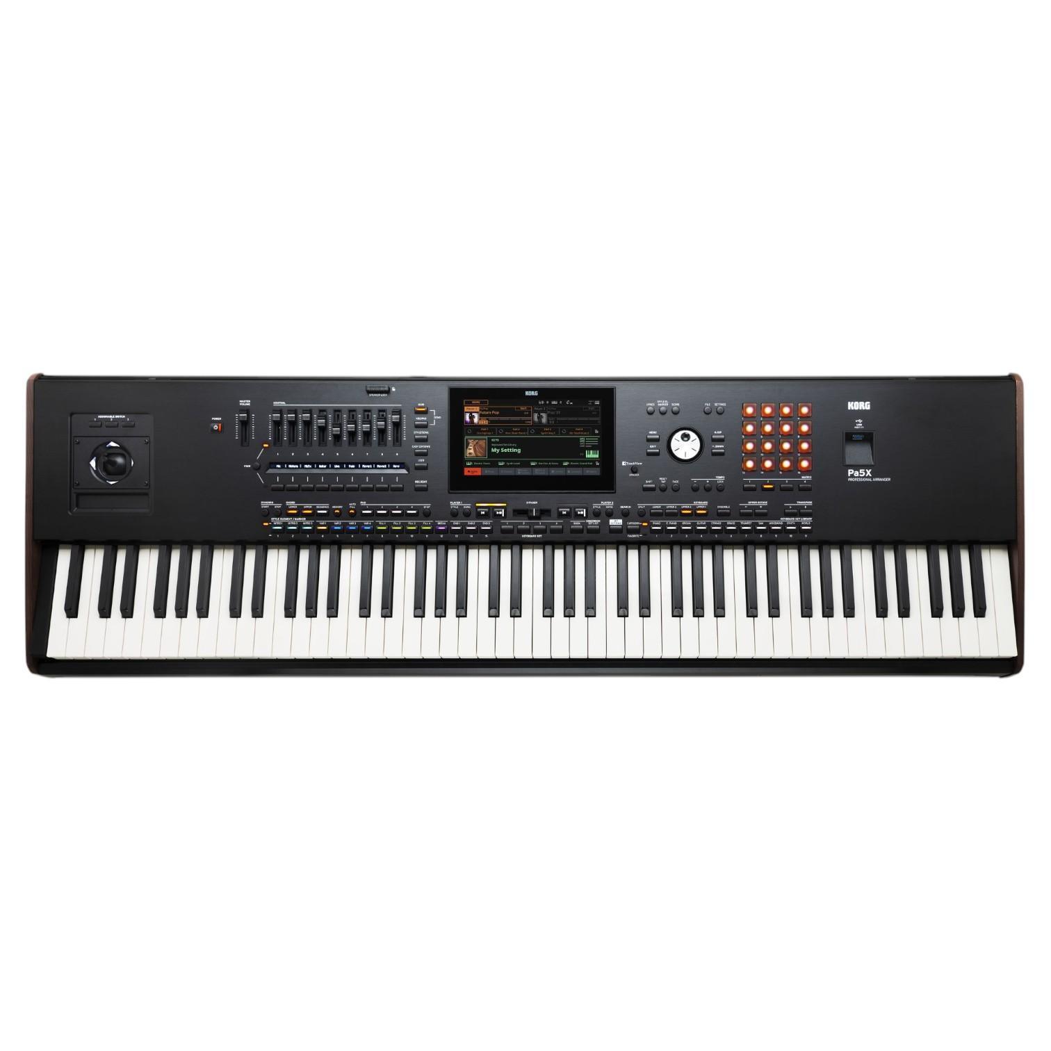 Workstation arranger Korg Pa5X a 88 tasti, con schermo touch, controlli avanzati e finiture in legno.
