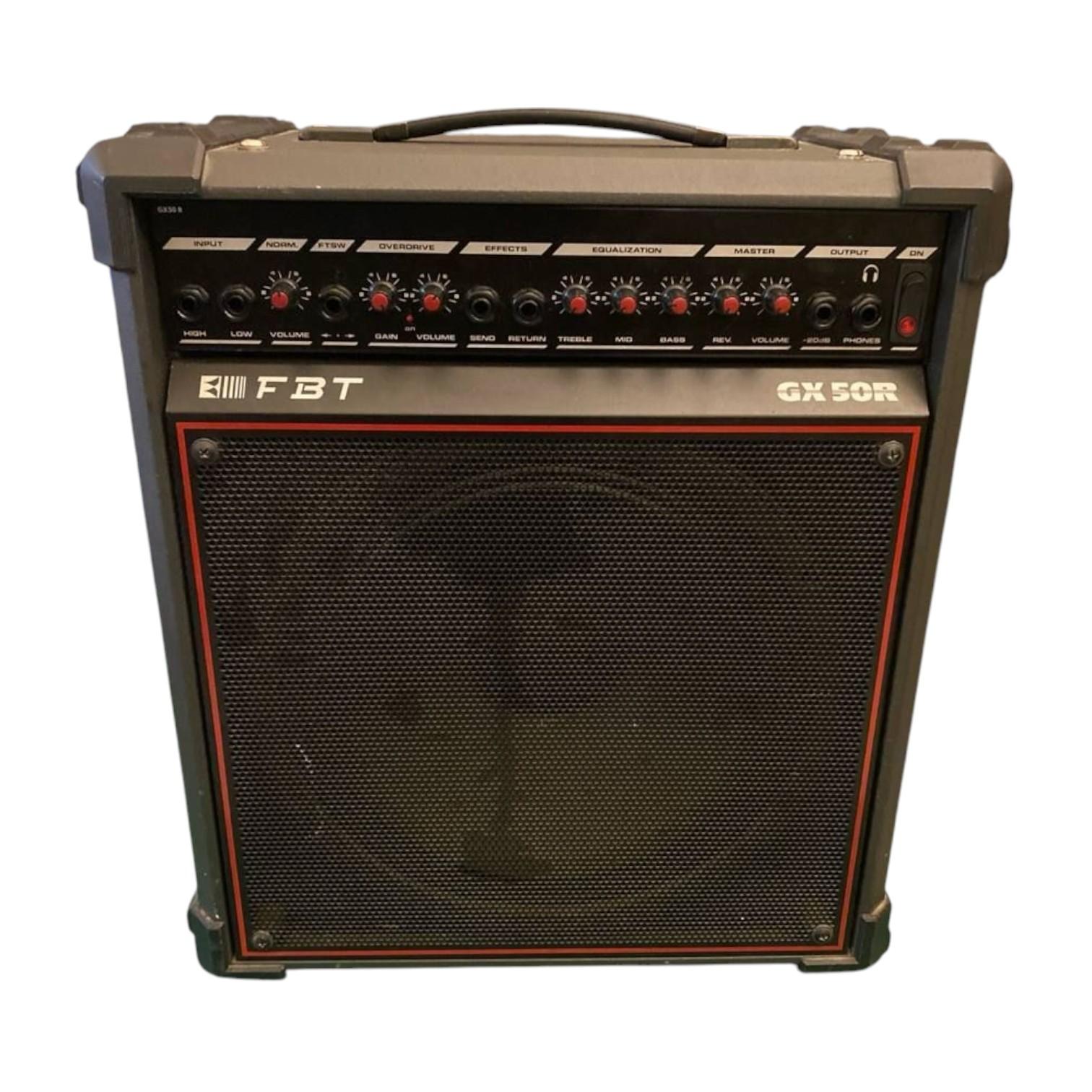 Amplificatore combo per chitarra FBT GX 50R con griglia nera e pannello di controllo superiore.