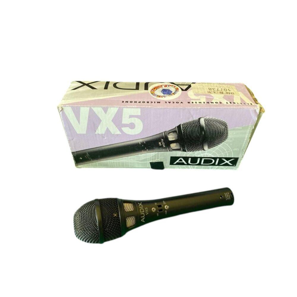 Microfono Audix VX5 con confezione originale in cartone visibile sullo sfondo.