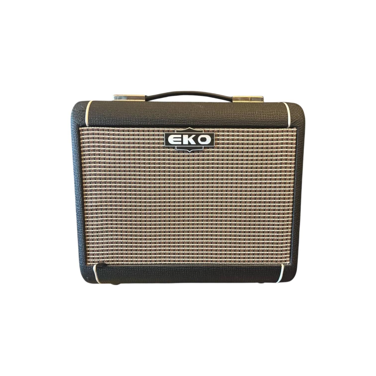 Amplificatore acustico EKO AC60 con griglia frontale marrone e logo EKO in alto.