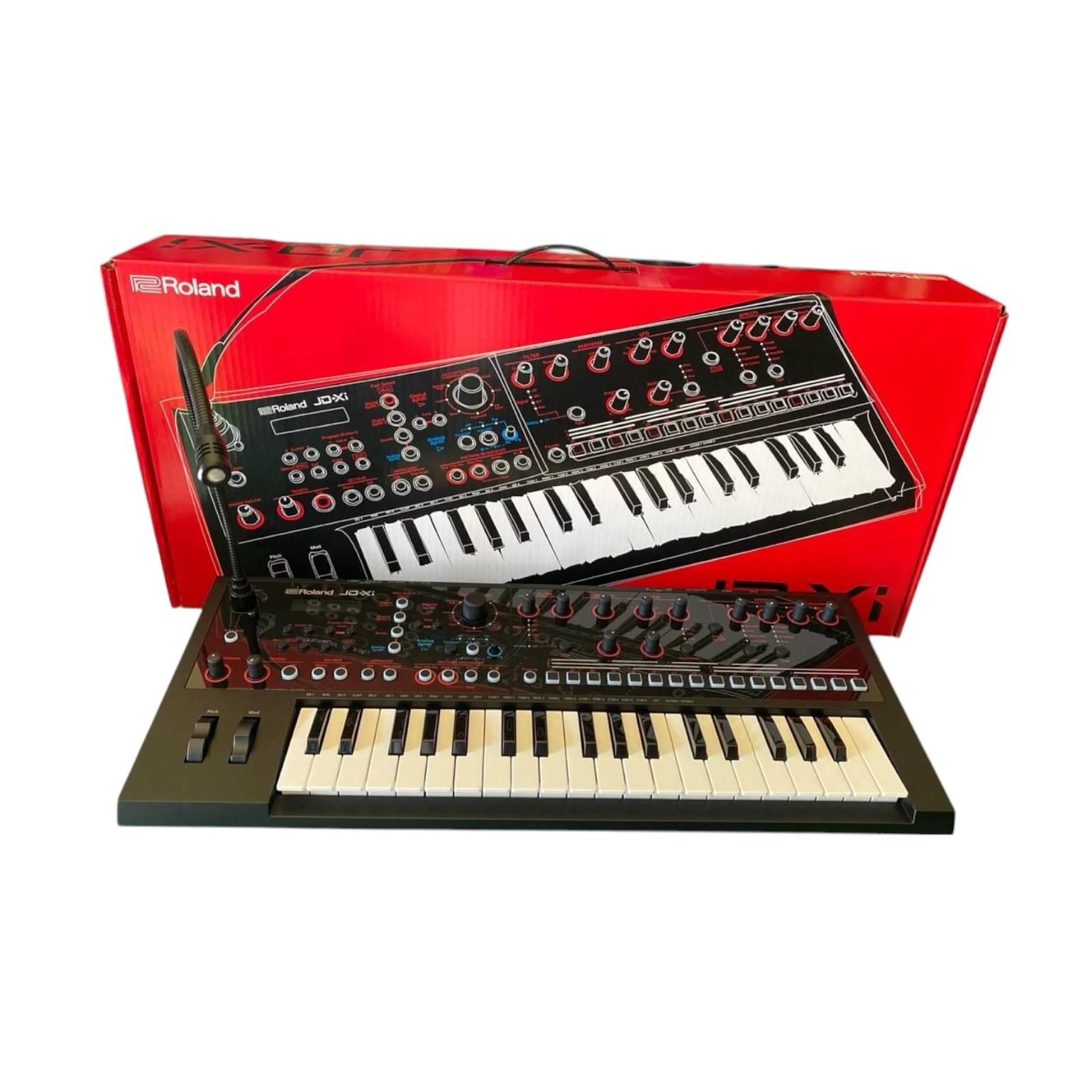 Roland JD-Xi sintetizzatore 37 tasti con scatola originale rossa in esposizione frontale