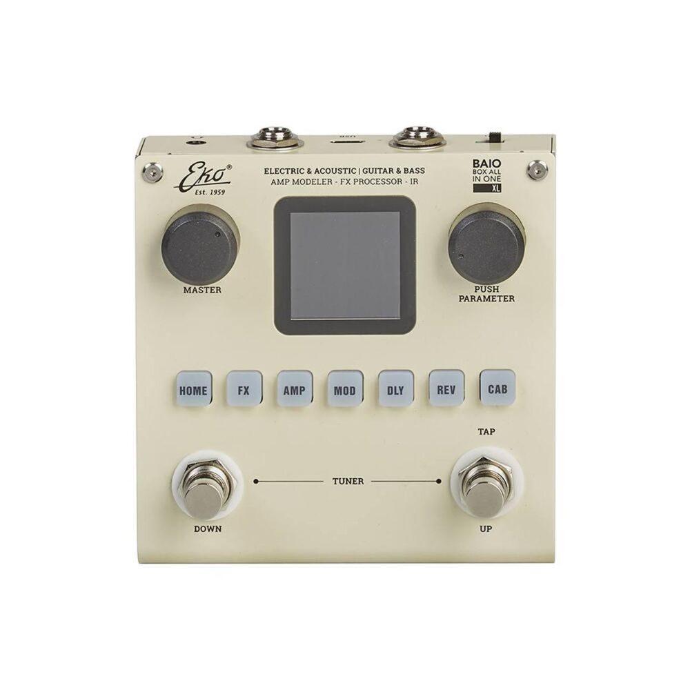 Pedale multieffetto Eko Baio XL visto frontalmente con schermo LCD e manopole di controllo