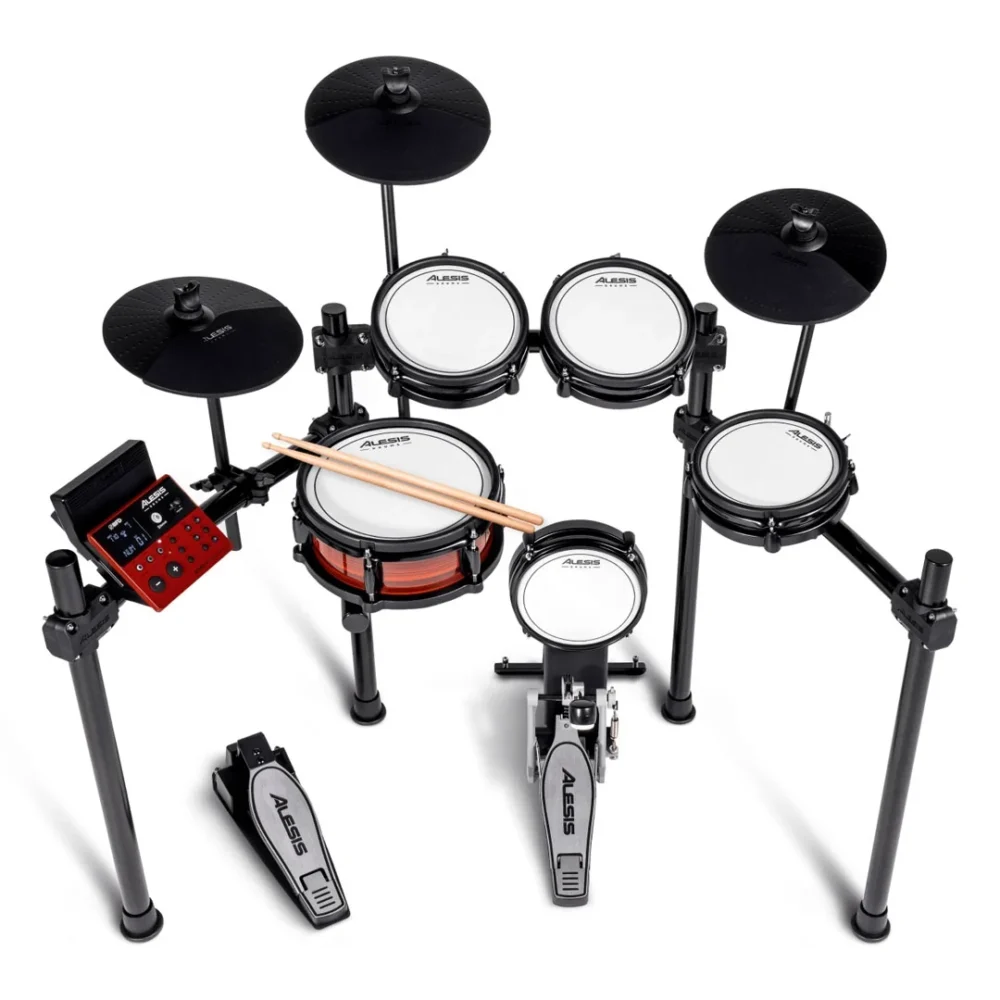 batteria elettronica Alesis Nitro Pro Kit completa di pad mesh, piatti e modulo rosso con bacchette.