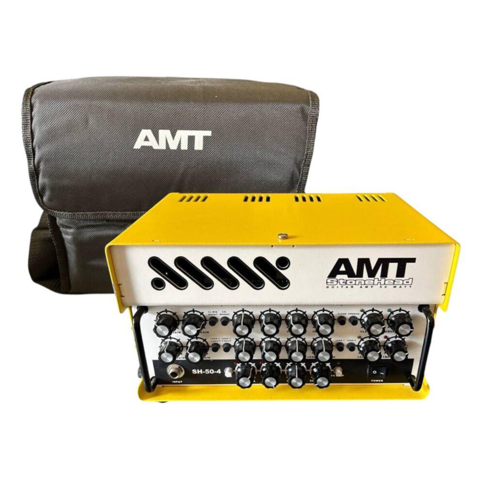 Testata amplificatore AMT Stonehead SH-50-4 con borsa AMT e pannello frontale con manopole, vista frontale