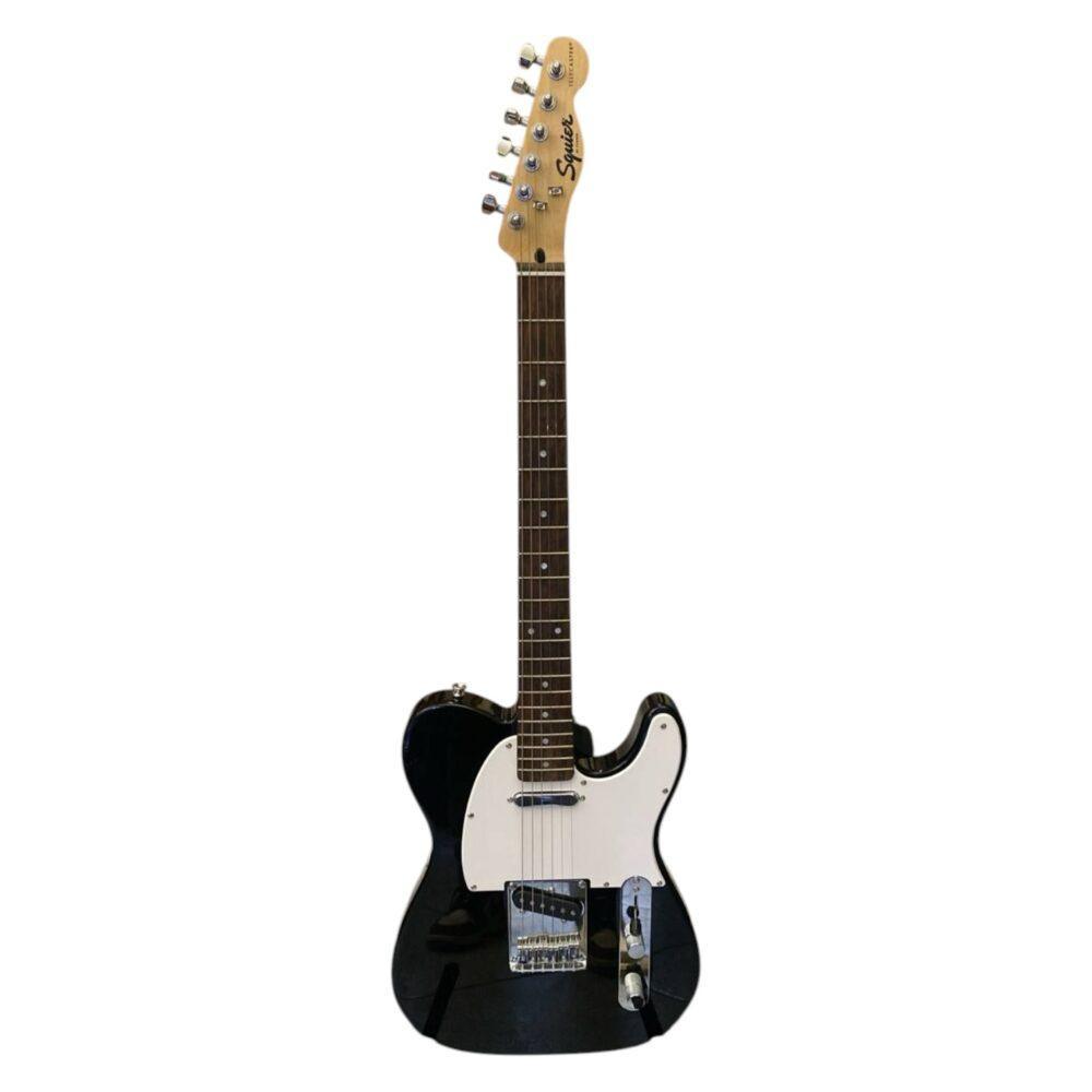 Chitarra elettrica Squier Telecaster nera con battipenna bianco e tastiera scura